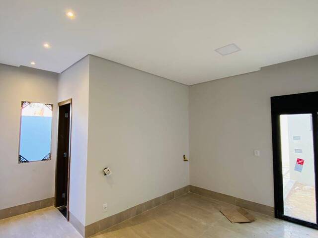 Casa para Venda em Cuiabá - 2