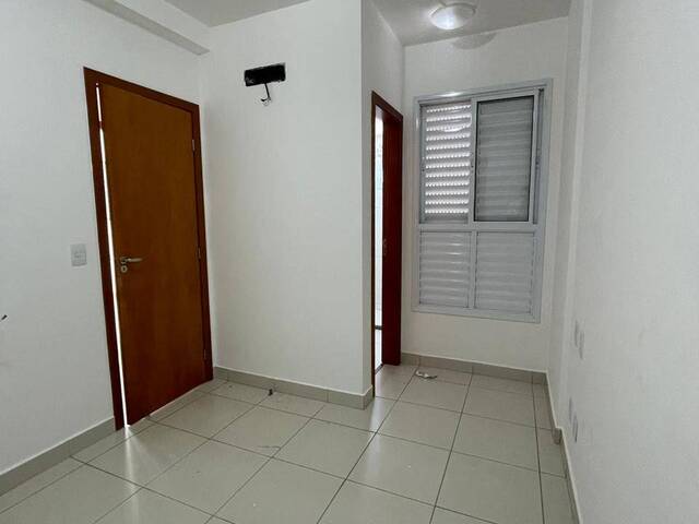 Apartamento para Locação em Cuiabá - 2