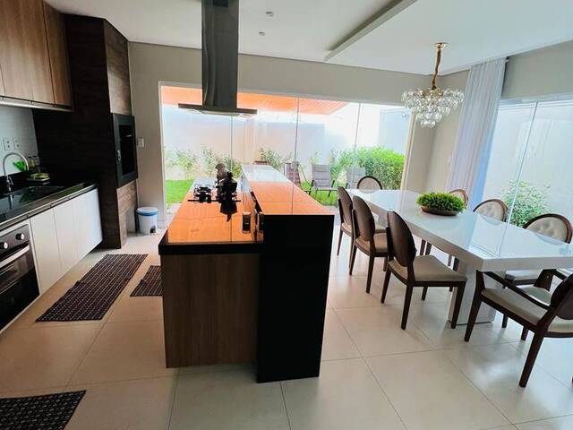 Casa para Venda em Cuiabá - 2