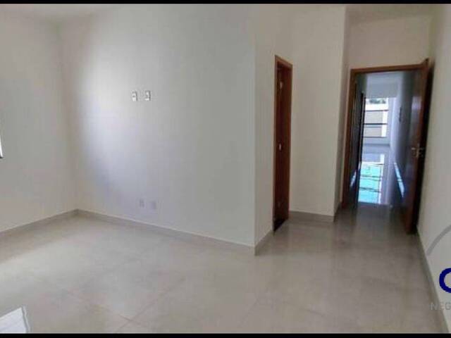 Casa para Venda em Várzea Grande - 2