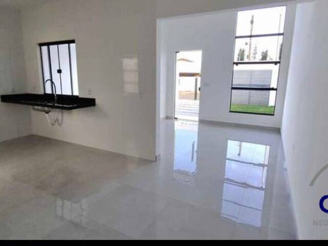 Casa para Venda em Várzea Grande - 4