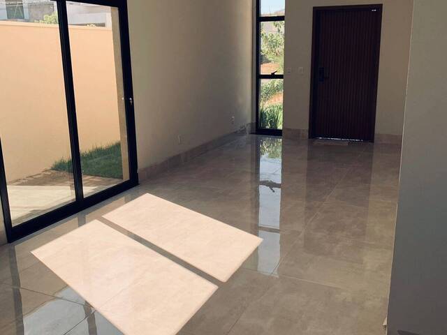 Casa para Venda em Cuiabá - 2