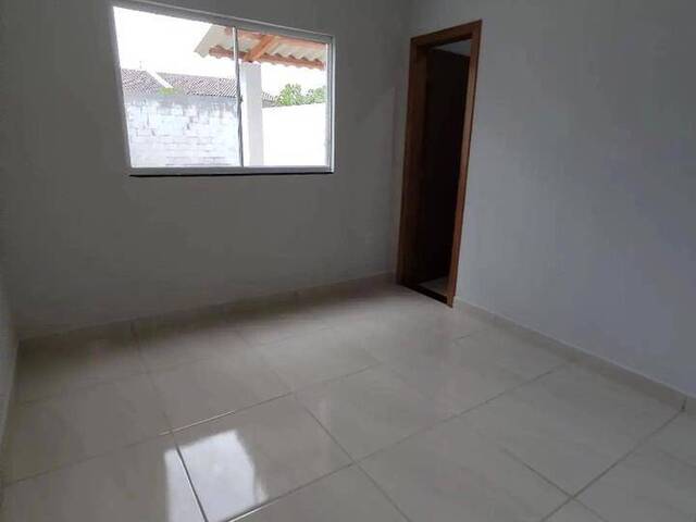 Casa para Venda em Várzea Grande - 4