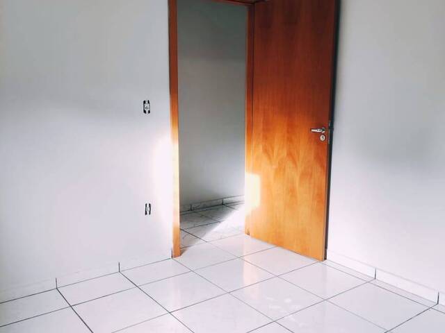 Casa para Venda em Várzea Grande - 3