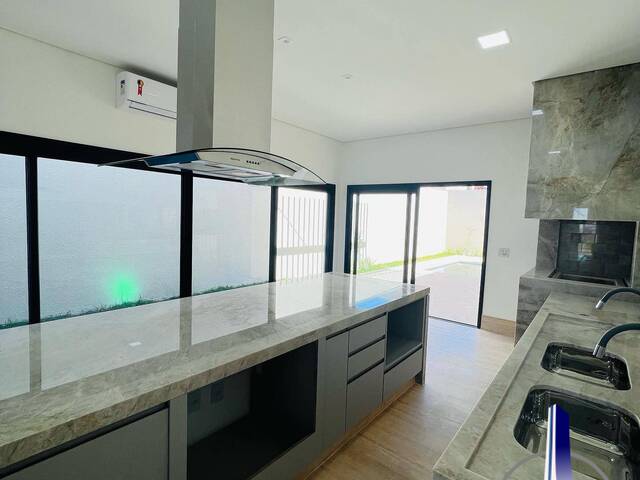 Casa para Venda em Várzea Grande - 5