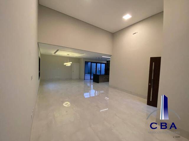 Casa para Venda em Várzea Grande - 4