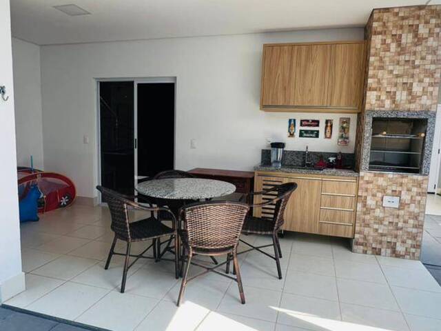 Casa para Venda em Cuiabá - 2